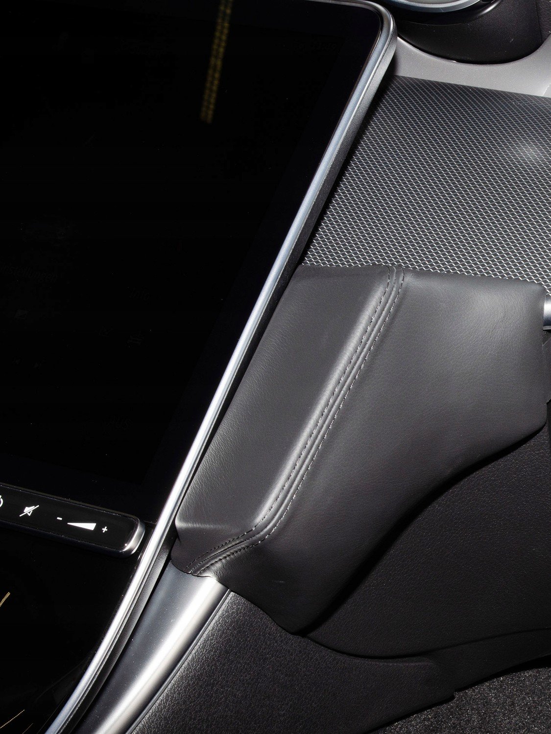 Konzole Kuda pro telefon Mercedes C W206 S206