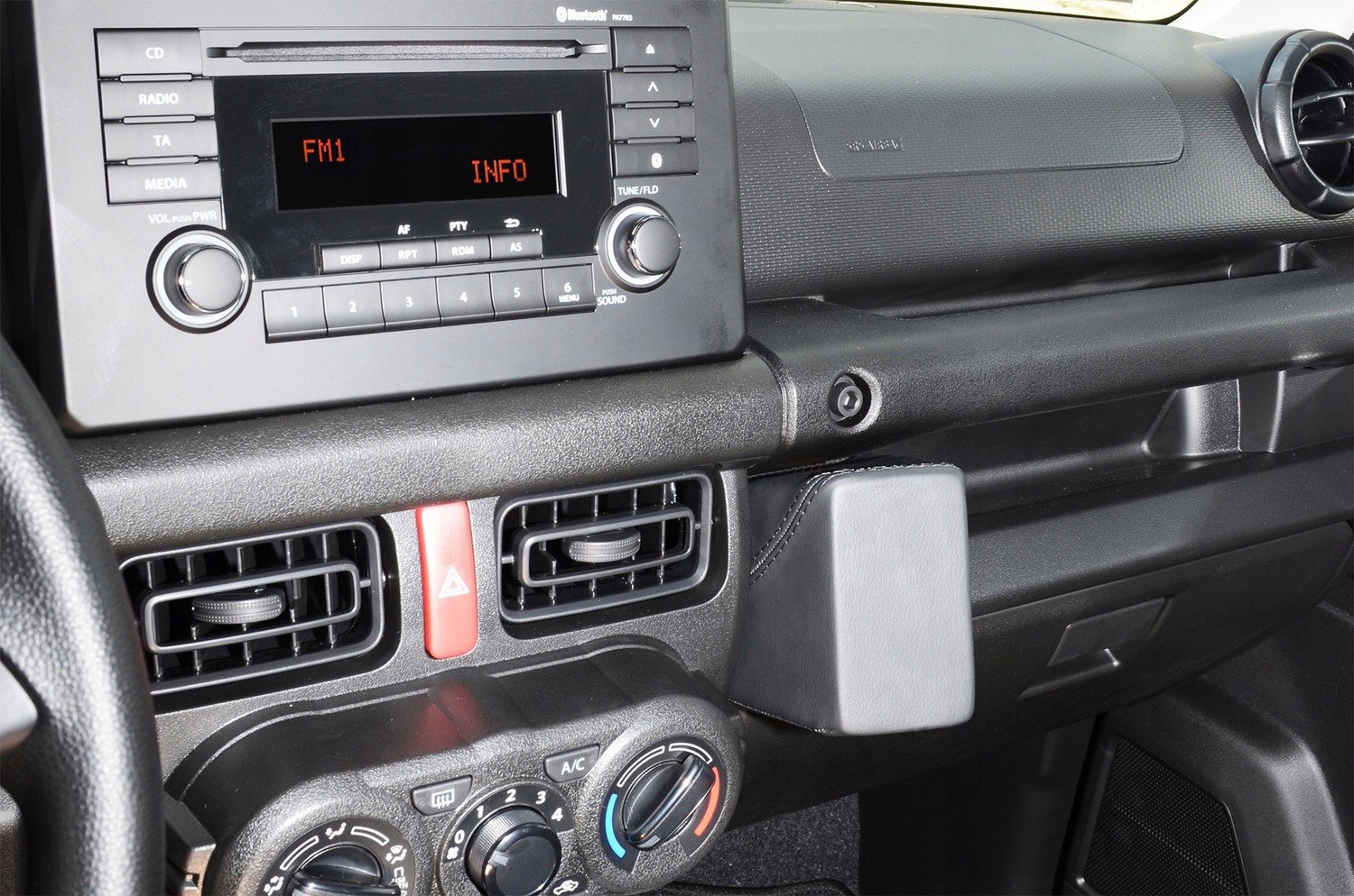 Konzole Kuda na telefon pro Suzuki Jimny od 2018