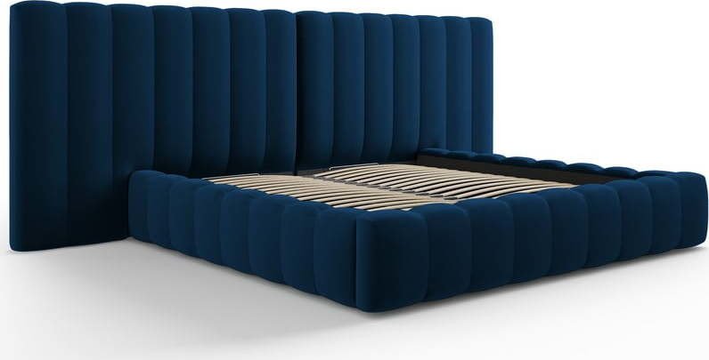 Tmavě modrá čalouněná dvoulůžková postel s úložným prostorem a roštem 180x200 cm Gina – Milo Casa