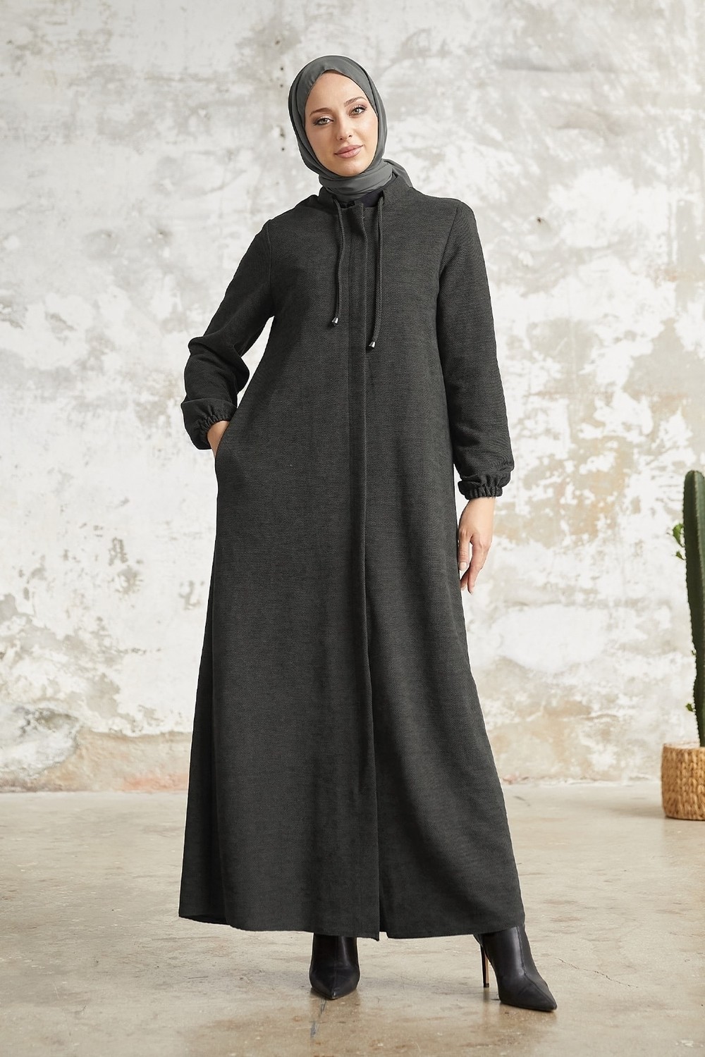 InStyle Levina Abaya with Concealed Pops - Anthracite