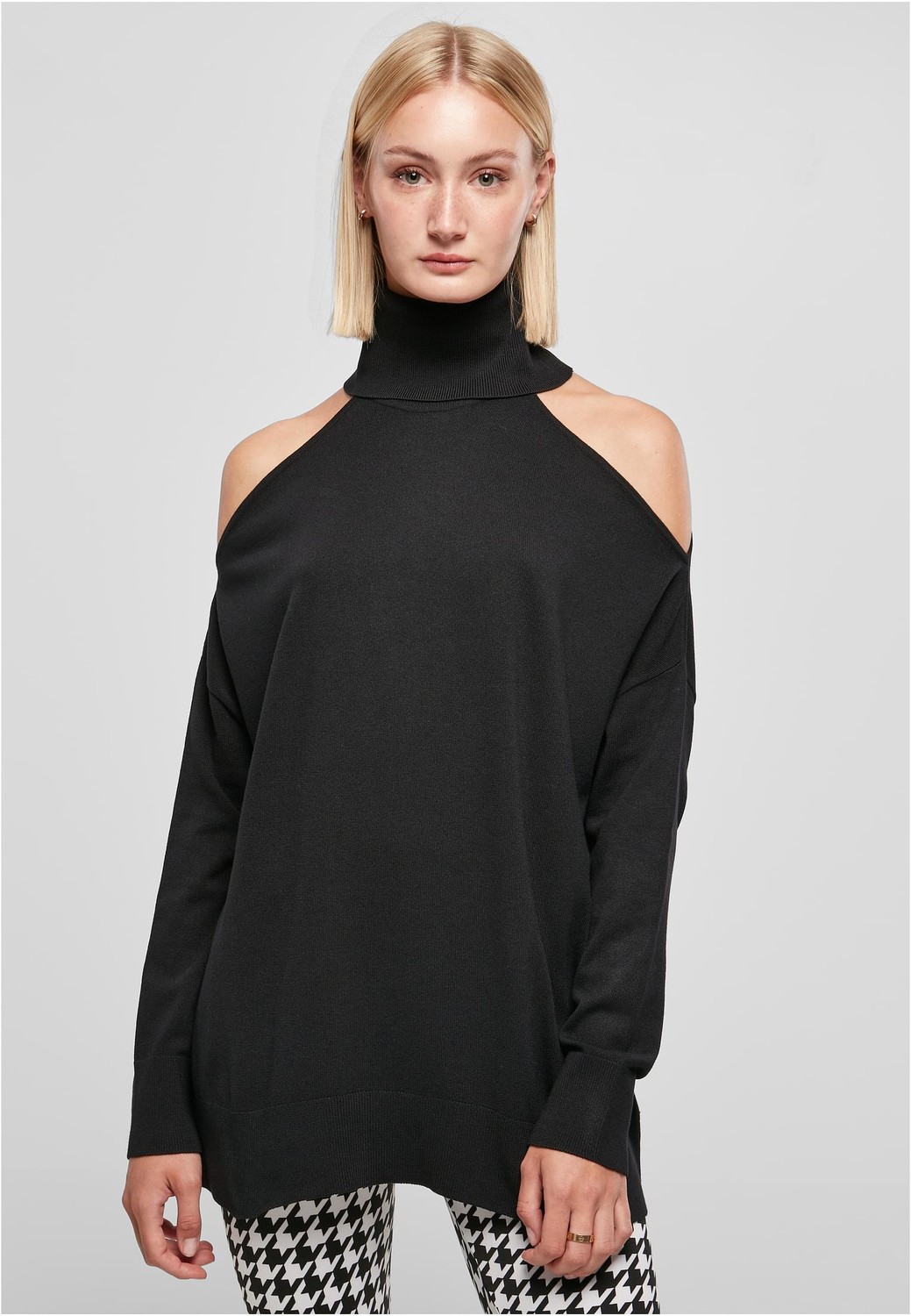 Ladies Cold Shoulder Turtelneck Sweater black