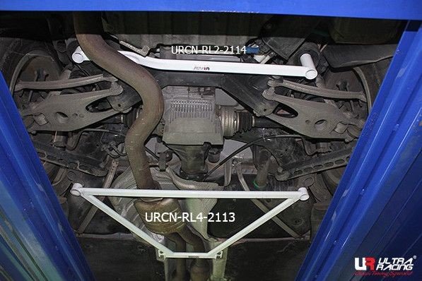 Rozpěrná tyč Ultra Racing BMW E82 1-Series 1M 2WD 3.0TT (10-) - zadní spodní H výztuha (před diferenciálem)