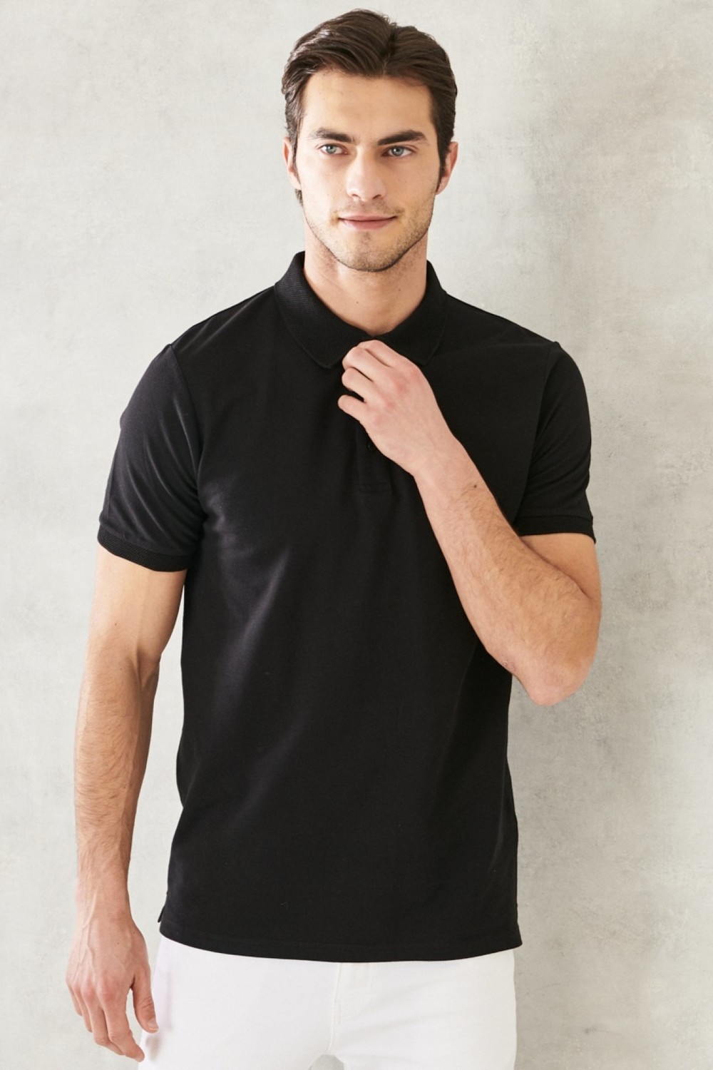 ALTINYILDIZ CLASSICS Men's Black 100% Cotton Roll-Up Collar Slim Fit Slim Fit Polo Neck Short Sleeved T-Shirt.