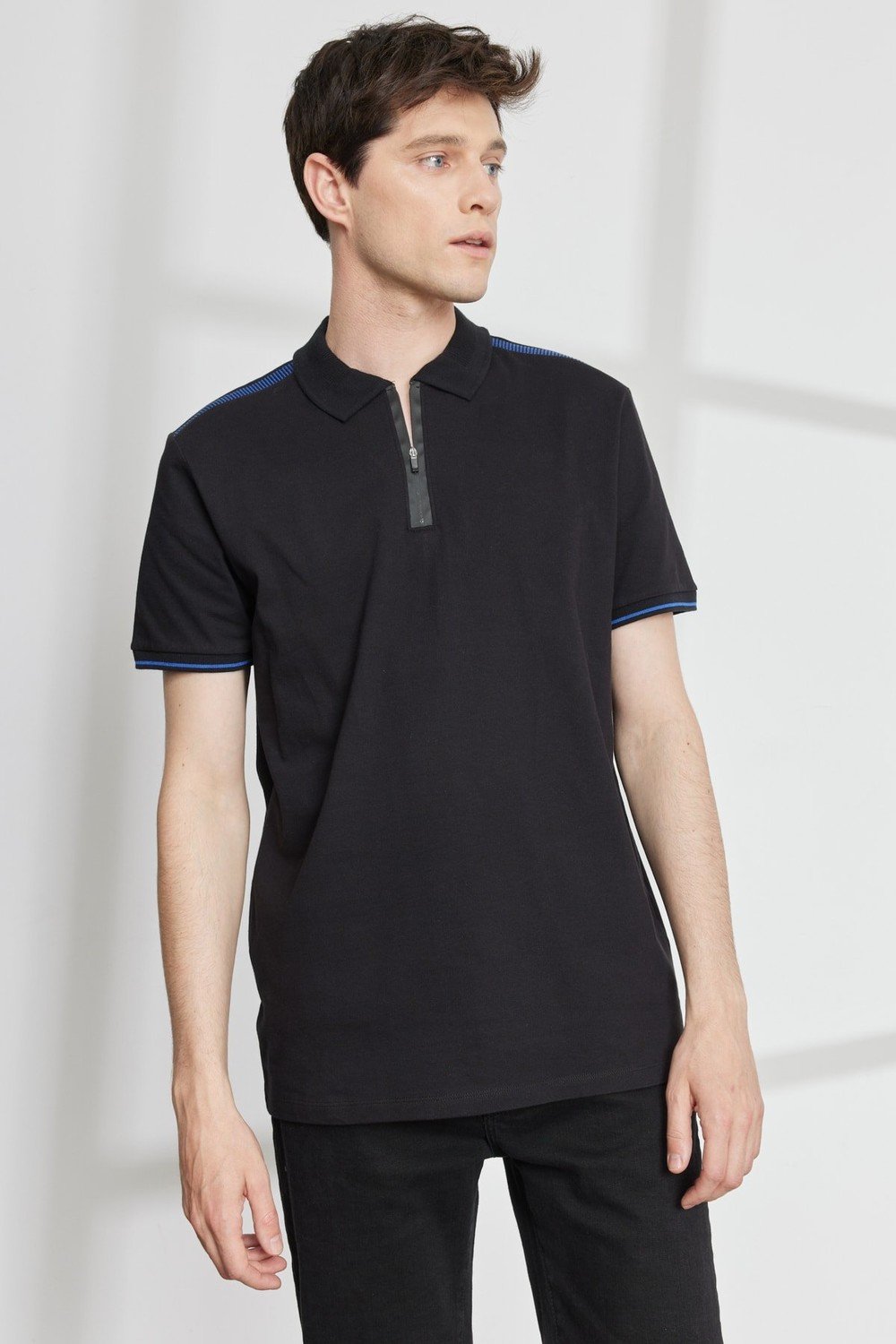 ALTINYILDIZ CLASSICS Men's Black Slim Fit Slim Fit Polo Neck Short Sleeve Cotton T-Shirt.