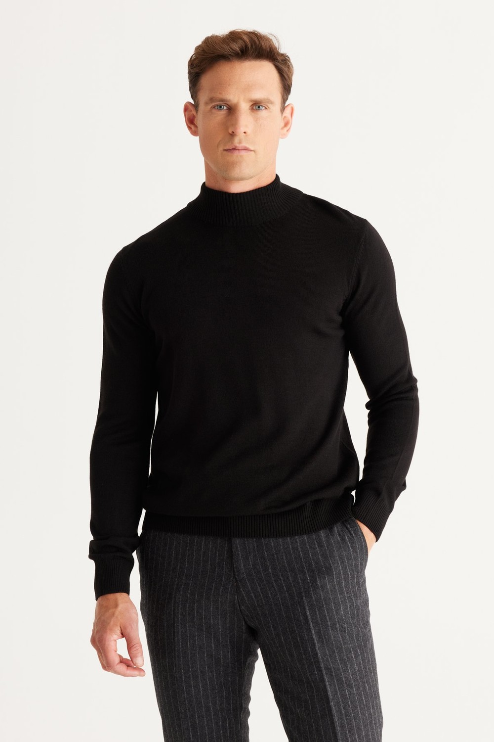 ALTINYILDIZ CLASSICS Men's Black Anti-Pilling Standard Fit Normal Cut Half Turtleneck Knitwear Sweater.
