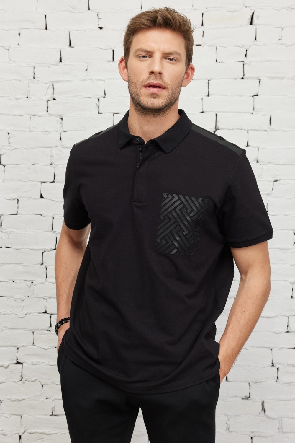 ALTINYILDIZ CLASSICS Men's Black Slim Fit Slim Fit Polo Neck Printed Cotton T-Shirt.