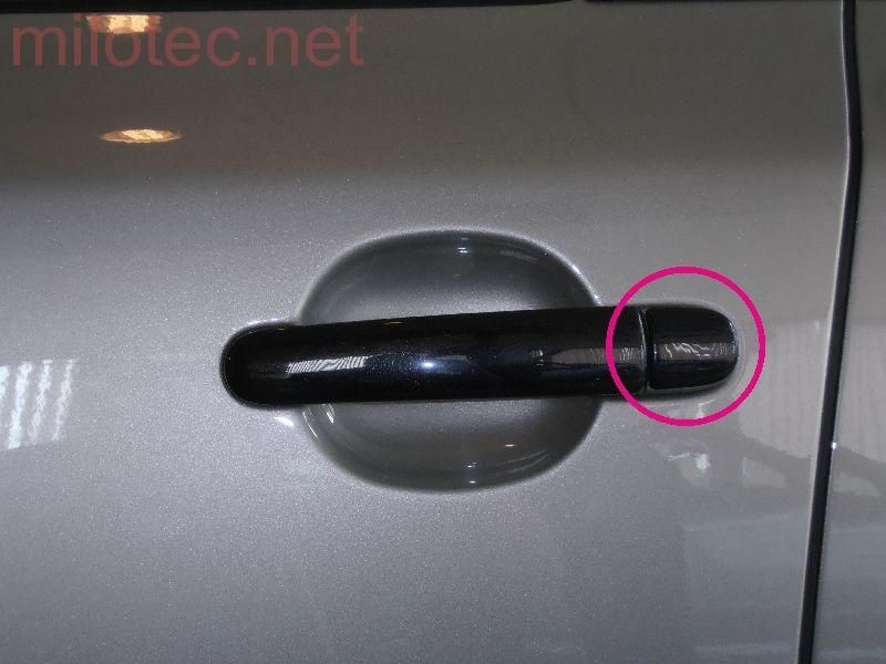 Milotec  Kryty klik malé, ABS černý lesklý „klavírlak“, 1x s otvorem + 3x bez.Octavia II. Facelift 2008 - 20