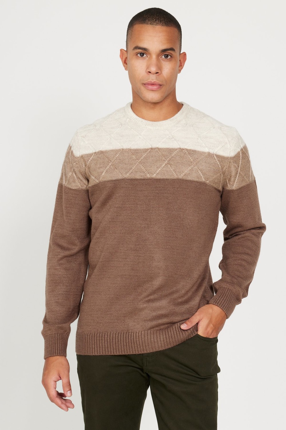 AC&Co / Altınyıldız Classics Men's Beige-brown Standard Fit Normal Cut Crew Neck Colorblock Patterned Wool Knitwear Sweater.