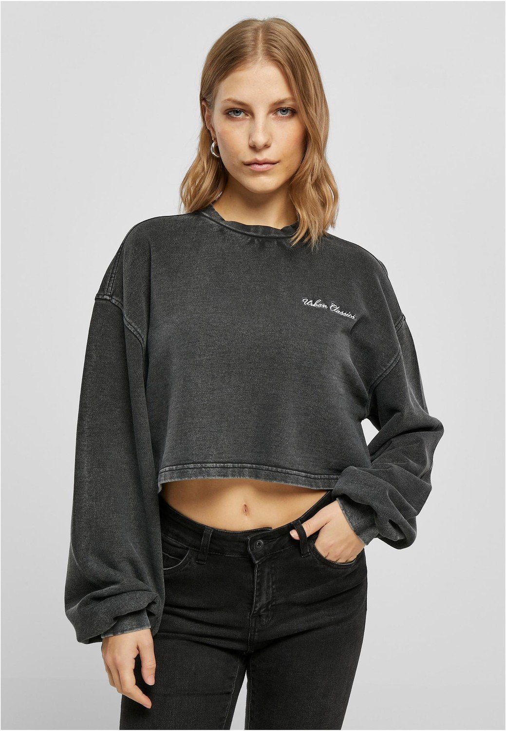 Ladies Cropped Small Embroidery Terry Crewneck black