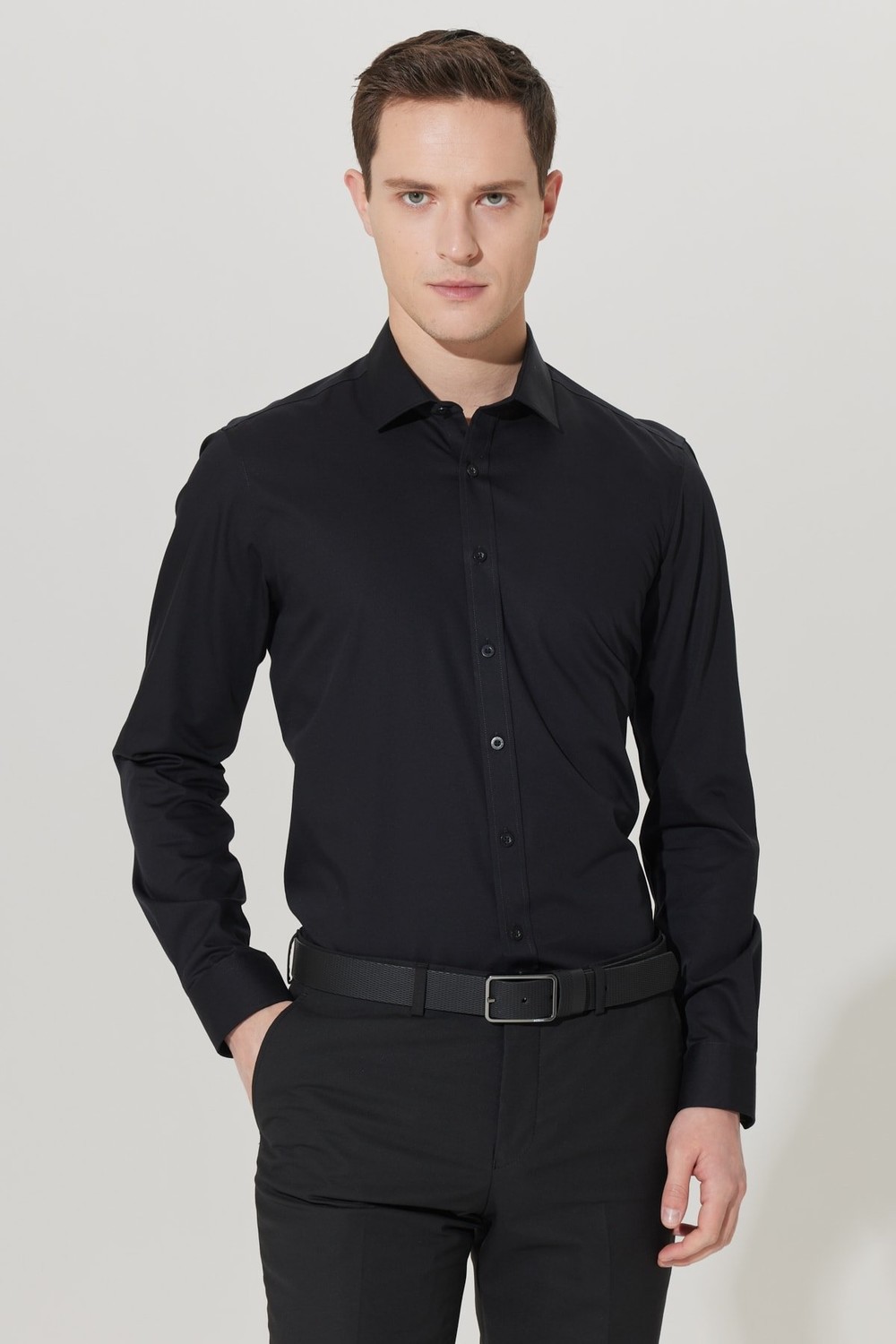 ALTINYILDIZ CLASSICS Men's Black No-Iron Non-iron Slim Fit Slim Fit 100% Cotton Shirt.