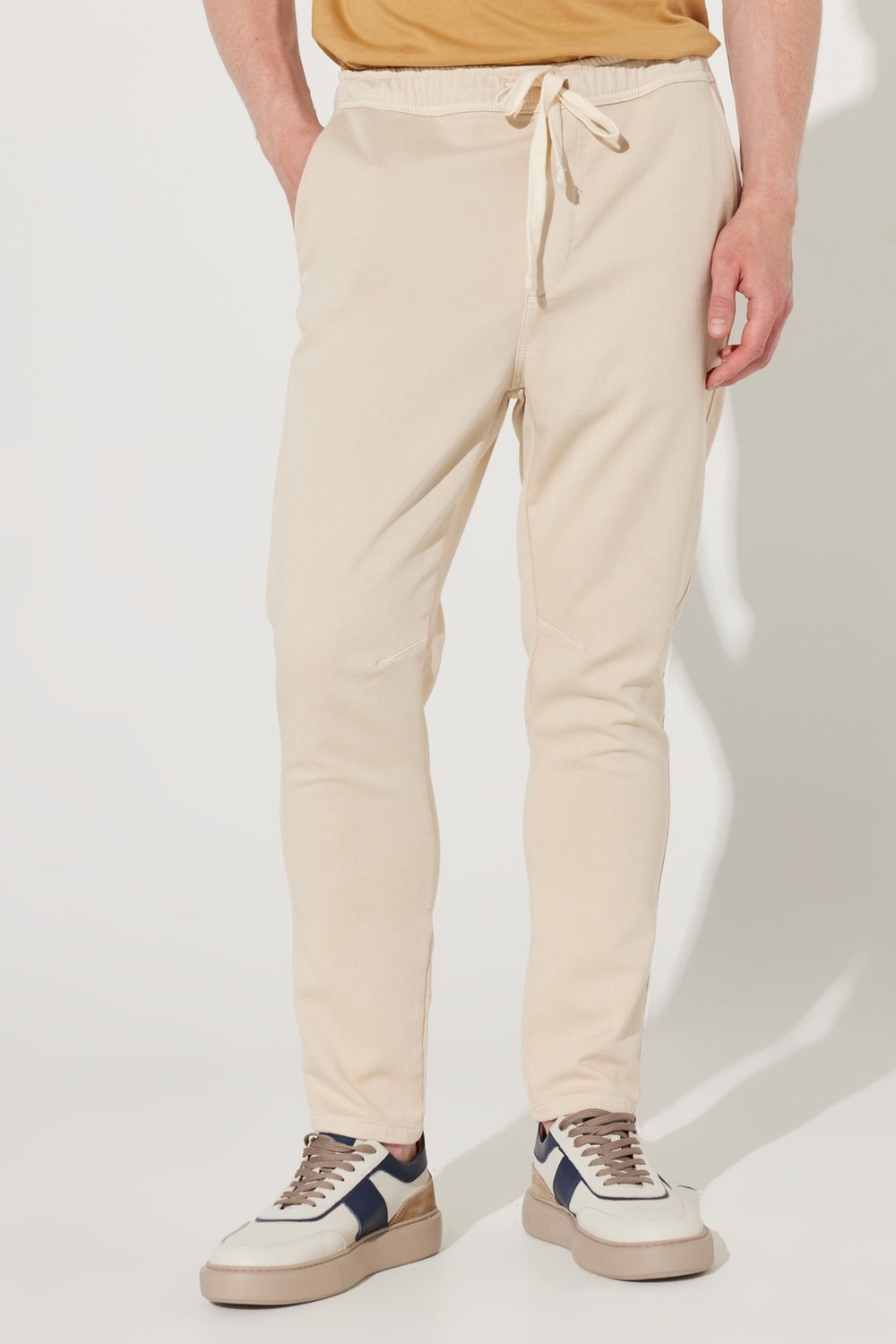 ALTINYILDIZ CLASSICS Men's Beige Slim Fit Slim Fit Cotton Trousers with Side Pockets.