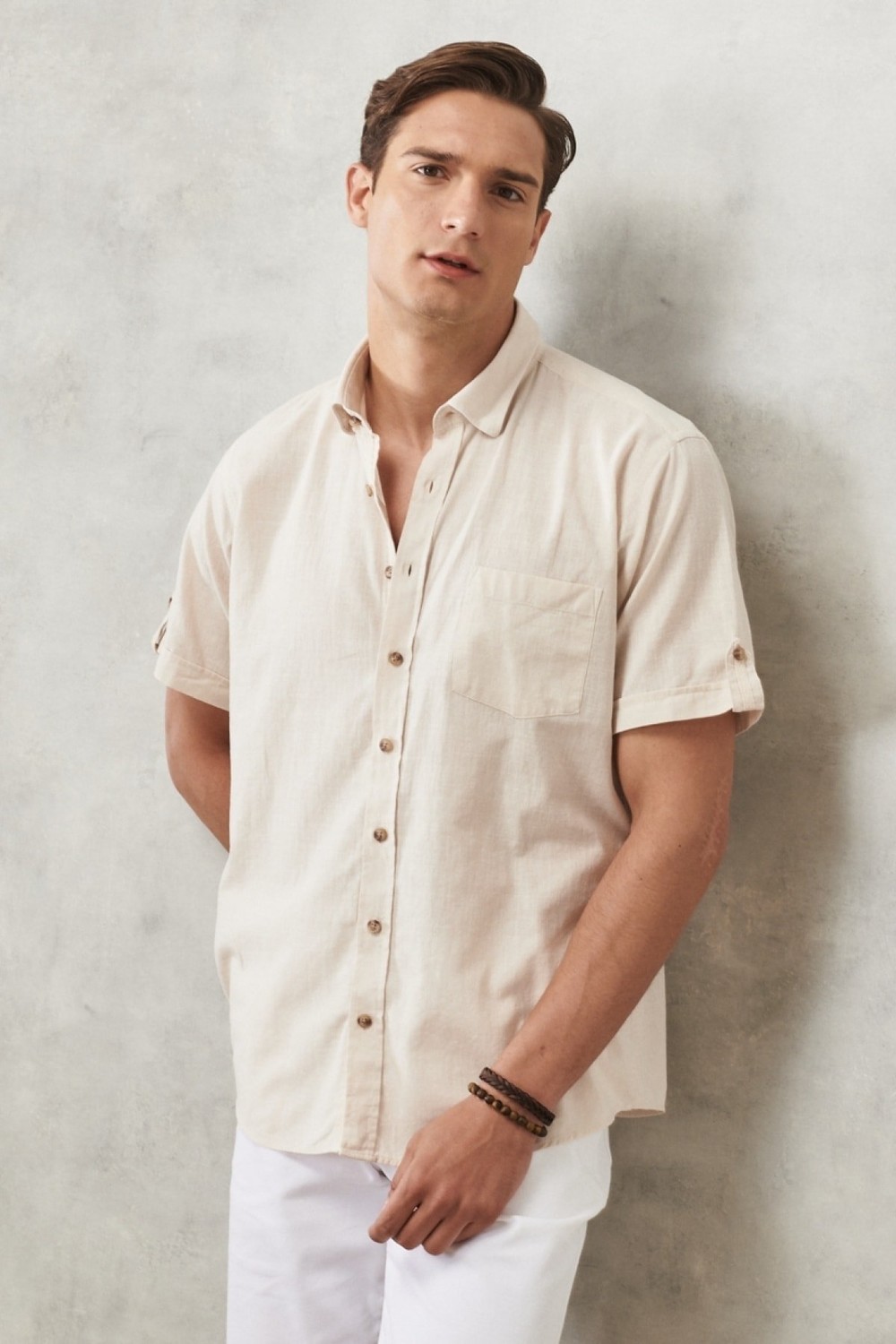 AC&Co / Altınyıldız Classics Men's Beige Comfort Fit Relaxed-Cut Buttoned Collar Linen Look 100% Cotton Flared Short Sleeve Shirt.