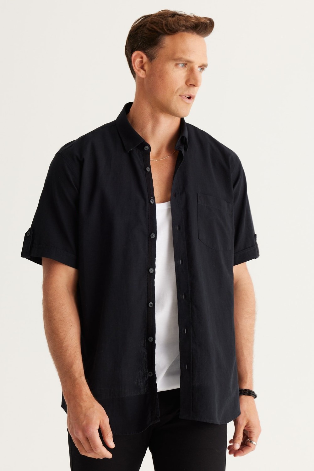 AC&Co / Altınyıldız Classics Men's Black Comfort Fit Button-down Collar Linen Look 100% Cotton Short Sleeve Shirt.