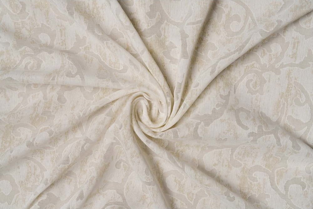 Béžová záclona 140x260 cm Baroque – Mendola Fabrics