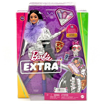 Mattel Barbie Extra Stříbrné šaty s fialovým boa GRN27