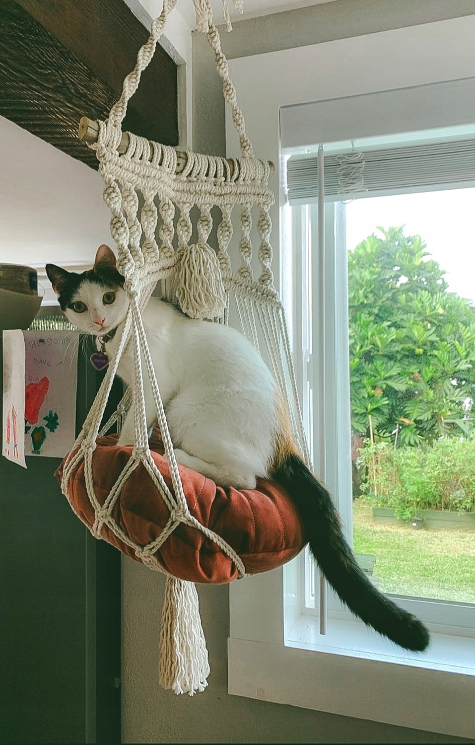 Houpací síť pelíšek závěsná pro kočky. Makrama ecru