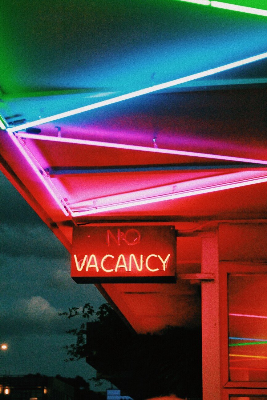 Samantha Hearn Umělecká fotografie No Vacancy - Tall, Samantha Hearn, (26.7 x 40 cm)