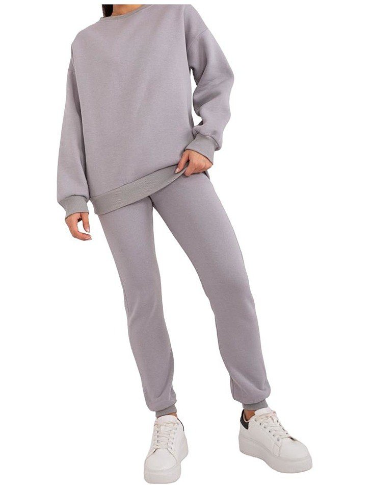 šedá tepláková souprava