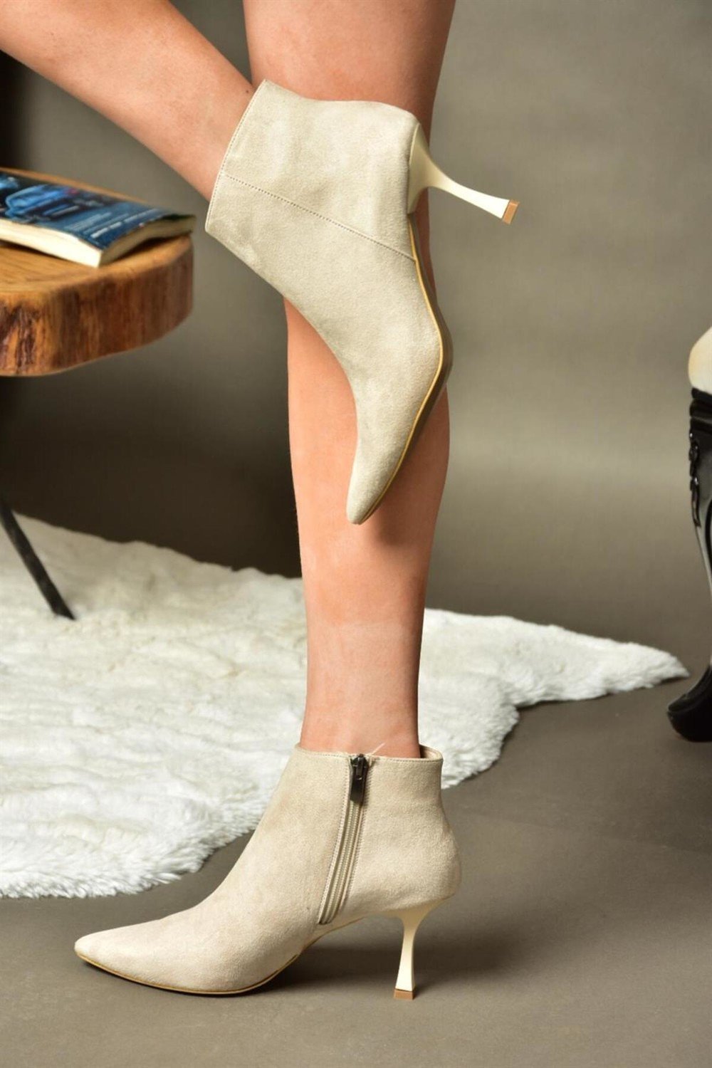 Fox Shoes N282102102 Beige Suede Women's Thin Heeled Pointed Toe Boots