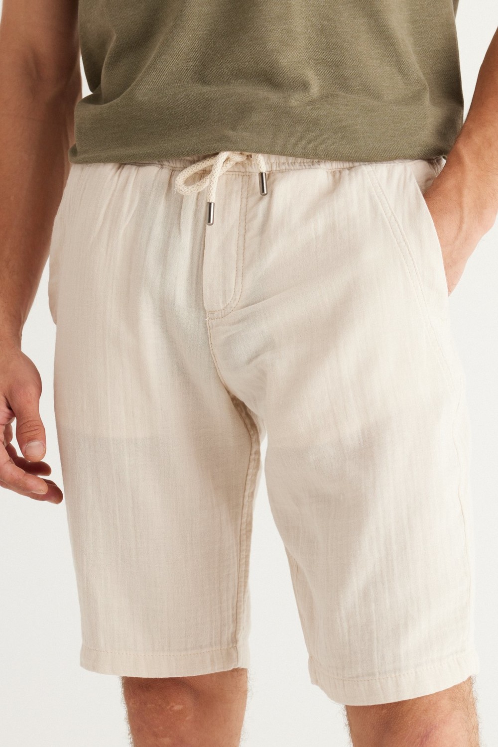 AC&Co / Altınyıldız Classics Men's Beige Slim Fit Slim Fit Shorts with Side Pockets, 100% Cotton Muslin Patterned.
