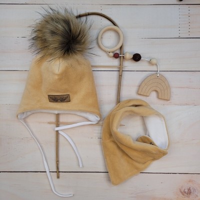 Zimní dvouvrstvá čepice na zavazování s bambulí z kožešinky + šátek Z&Z, béžová, vel. 56-62 (0-3m)