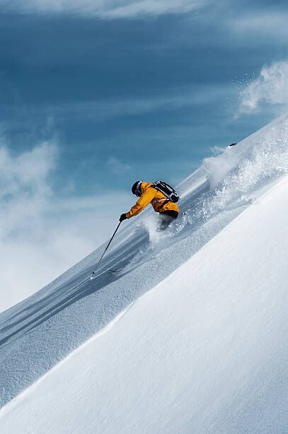 Ross Woodhall Umělecká fotografie Mid adult male skier speeding downhill,, Ross Woodhall, (26.7 x 40 cm)
