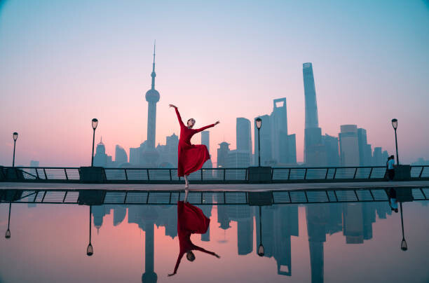 Yaorusheng Umělecká fotografie Free Ballet woman dancing at Shanghai, Yaorusheng, (40 x 26.7 cm)