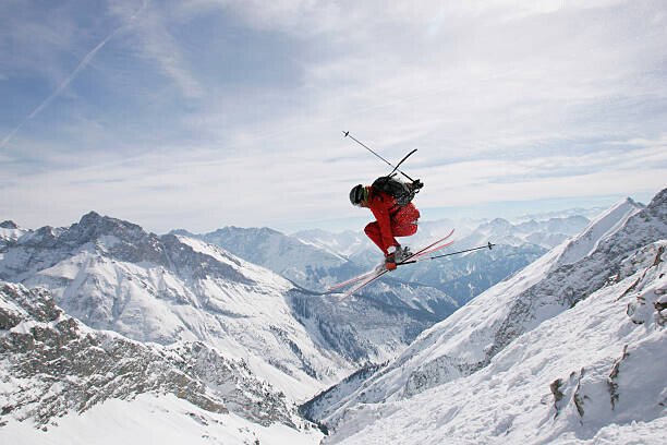 Franz Faltermaier Umělecká fotografie Germany, Damkar, person jumping ski, side view, Franz Faltermaier, (40 x 26.7 cm)