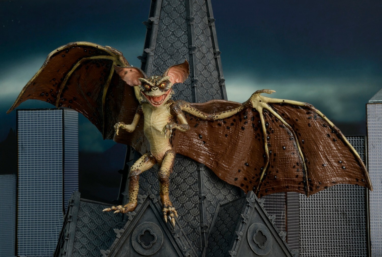 NECA | Gremlins 2 - sběratelská figurka Bat Gremlin 15 cm