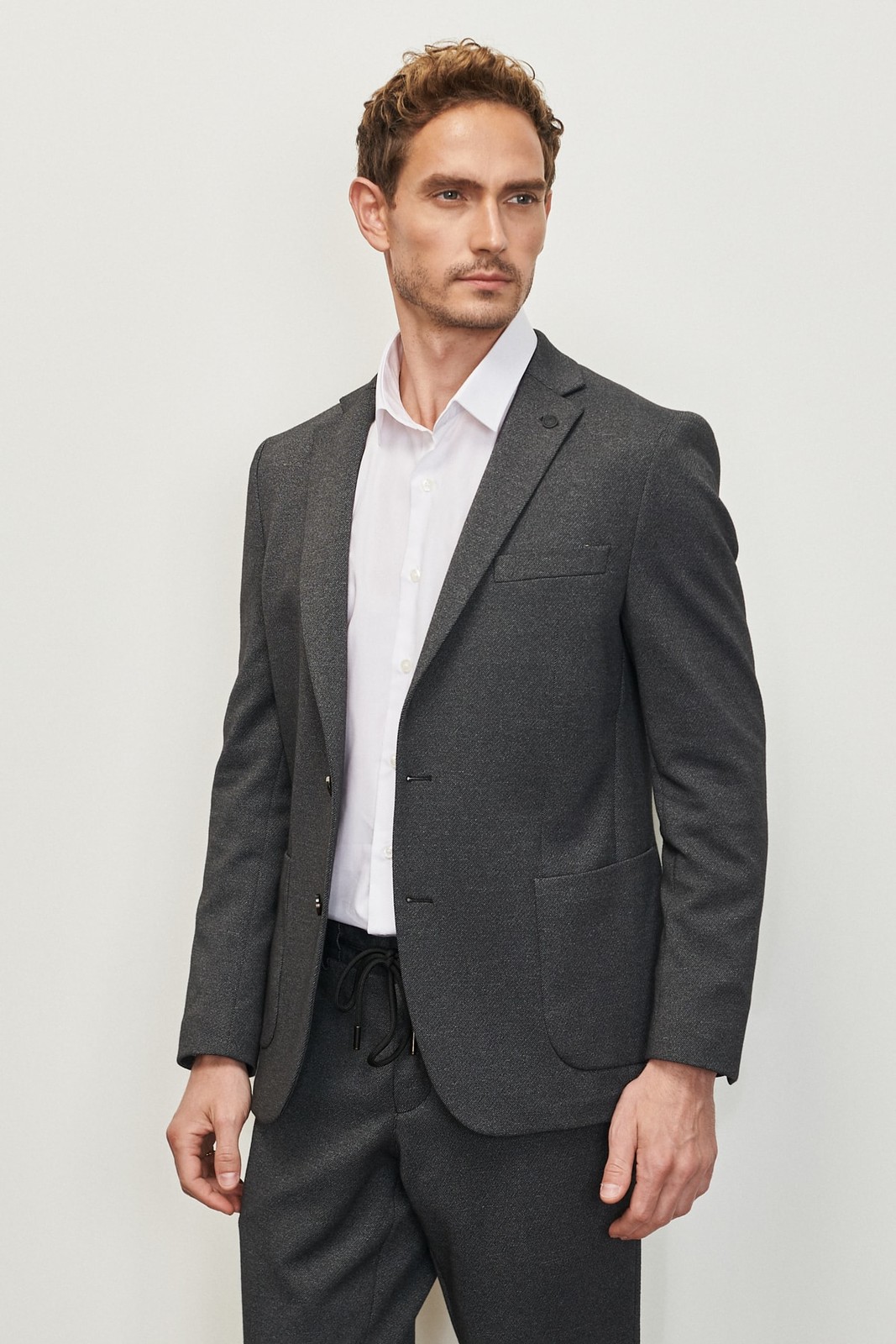 ALTINYILDIZ CLASSICS Men's Anthracite Extra Slim Fit Slim Fit Dovetail Collar Diagonal Patterned Suit.