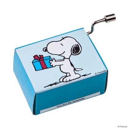 SING A SONG Hrací skříňka Snoopy s dárkem