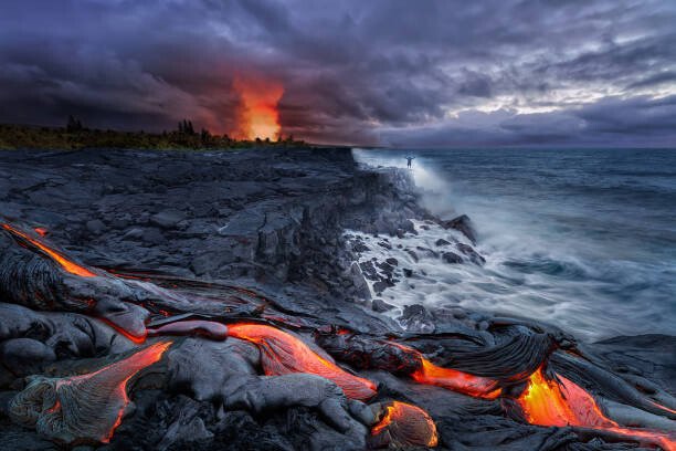 Juan Maria Coy Vergara Umělecká fotografie Close-up of lava flowing from a, Juan Maria Coy Vergara, (40 x 26.7 cm)