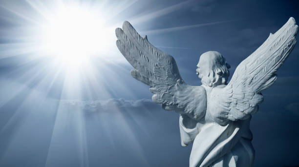 Iurii Kuzo Umělecká fotografie Angel of heaven. Ancient statue against, Iurii Kuzo, (40 x 22.5 cm)