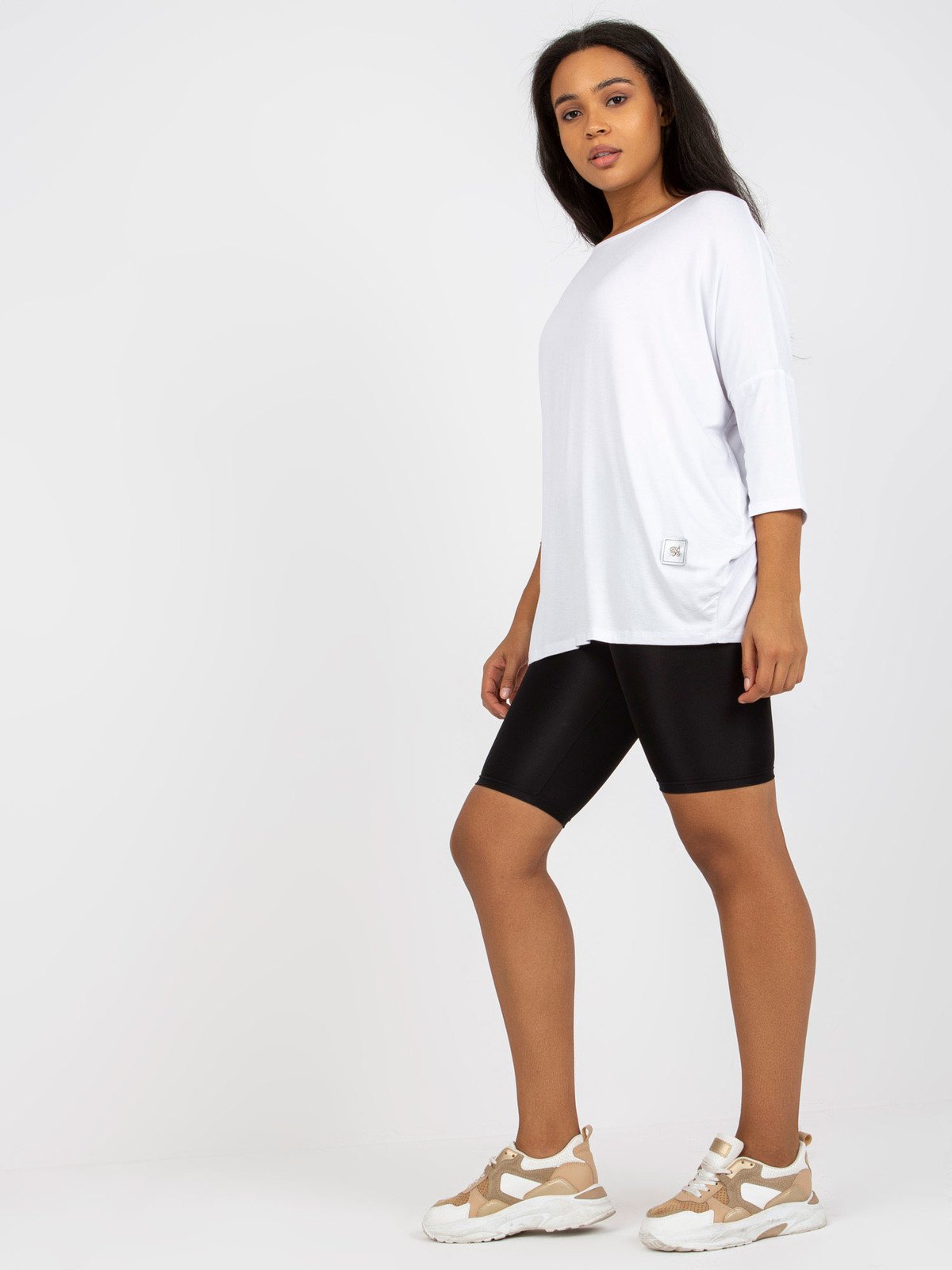 Obyčejná bílá halenka větší velikosti s 3/4 rukávy