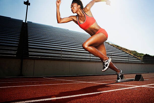 Jupiterimages Umělecká fotografie Women running on athletic track, Jupiterimages, (40 x 26.7 cm)