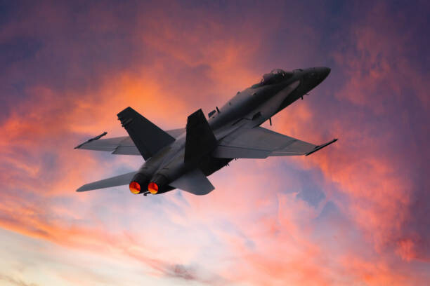 fhm Umělecká fotografie Military fighter aircraft in the sky at sunset, fhm, (40 x 26.7 cm)