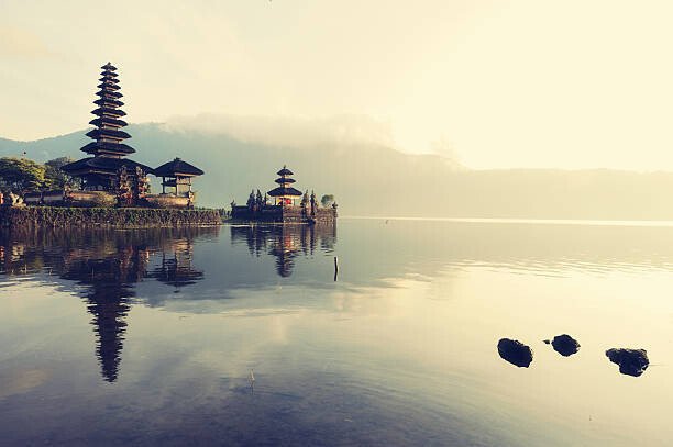 Carlina Teteris Umělecká fotografie Floating temple, Bali, Carlina Teteris, (40 x 26.7 cm)