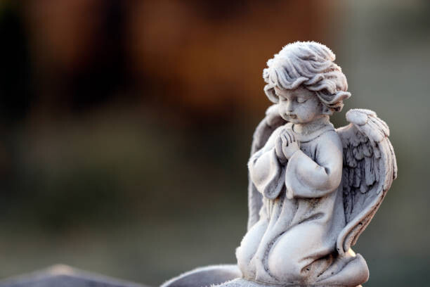Pascal Deloche / Godong Umělecká fotografie Angel statue in winter.  Cemetery., Pascal Deloche / Godong, (40 x 26.7 cm)