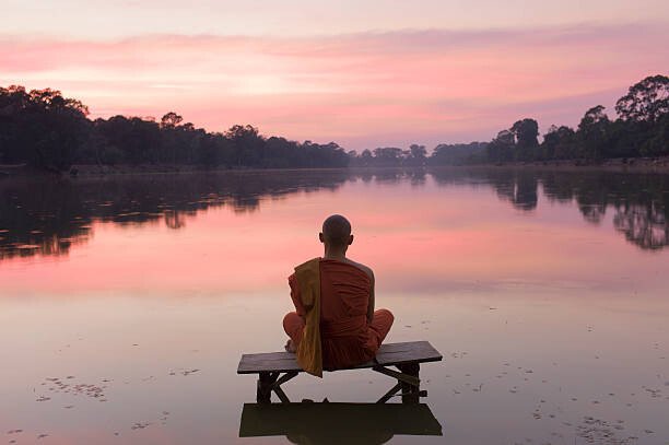 Martin Puddy Umělecká fotografie Cambodia, Angkor Wat, Buddhist Monk at sunset, Martin Puddy, (40 x 26.7 cm)