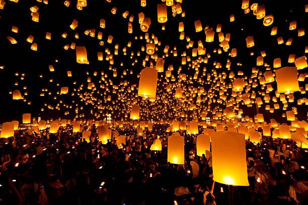 Daniel Osterkamp Umělecká fotografie Yee Peng Chiang Mai, lantern launch, Daniel Osterkamp, (40 x 26.7 cm)