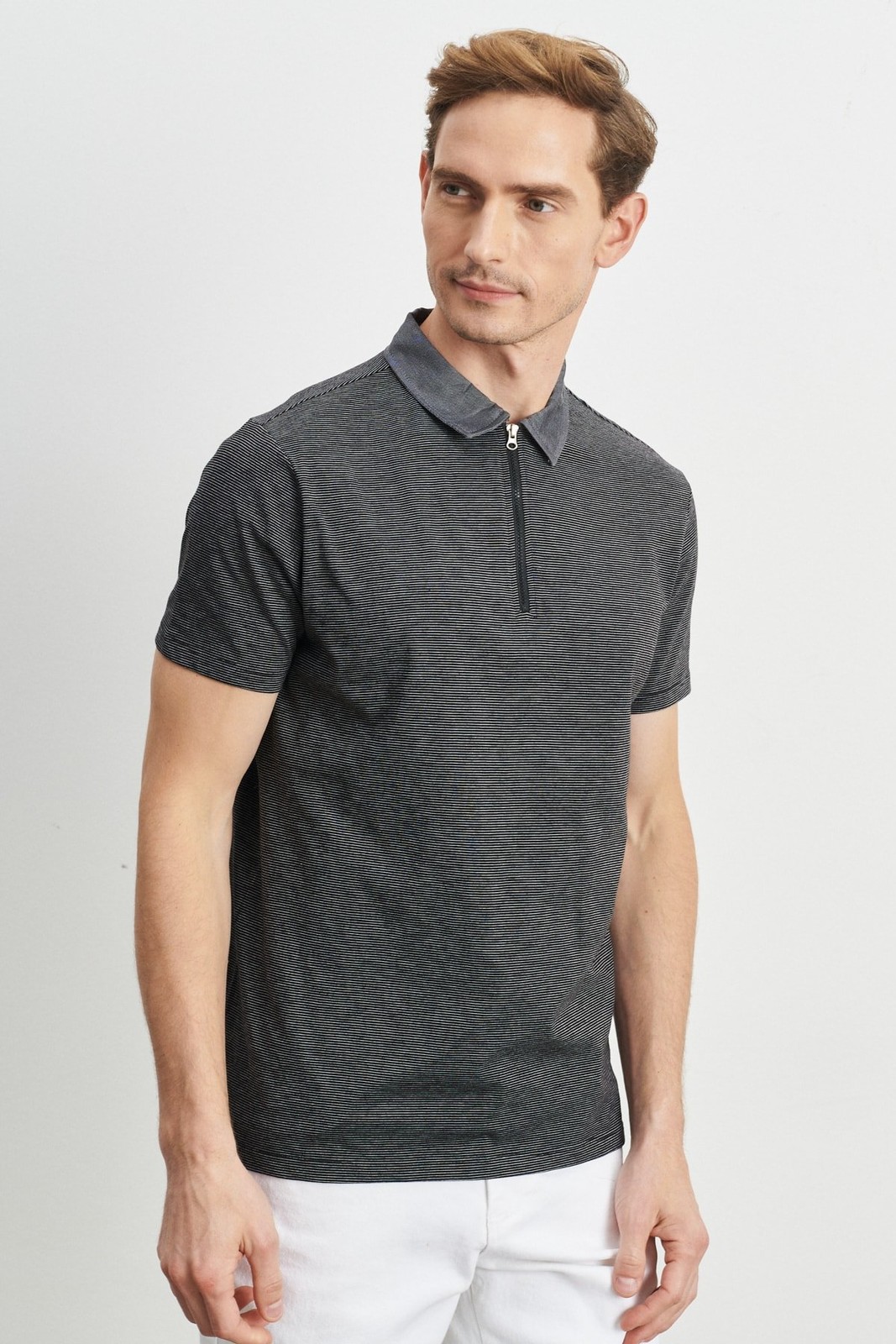 ALTINYILDIZ CLASSICS Men's Black and white Slim Fit Slim Fit Zippered Polo Neck Cotton T-Shirt.
