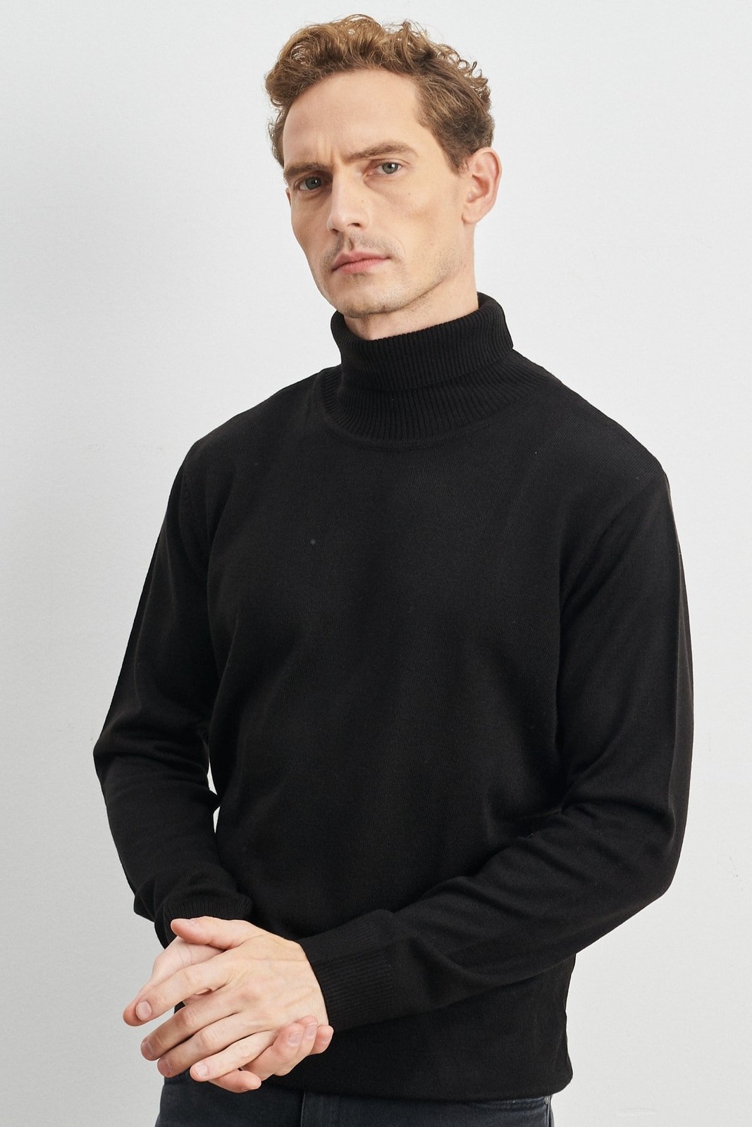 ALTINYILDIZ CLASSICS Men's Black Anti-Pilling, Anti-Pilling Feature Standard Fit Full Turtleneck Knitwear Sweater.