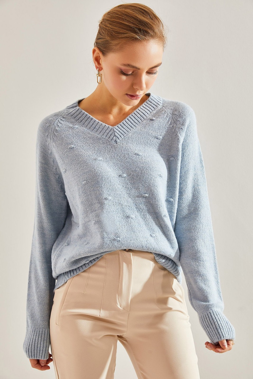 Bianco Lucci Women's Bubble Pattern V-Neck Sweater
