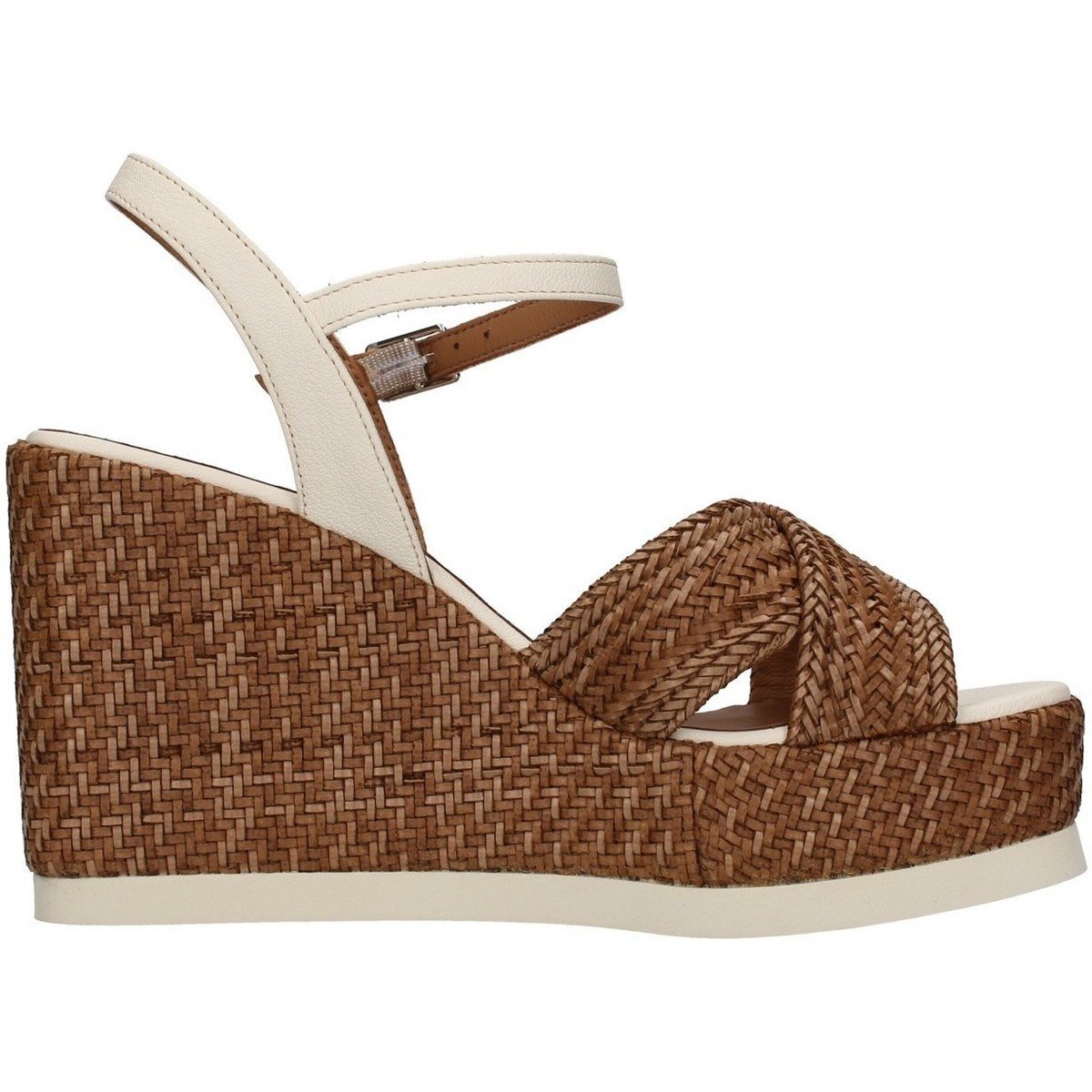 Tres Jolie  2073/VALE  Hnědá