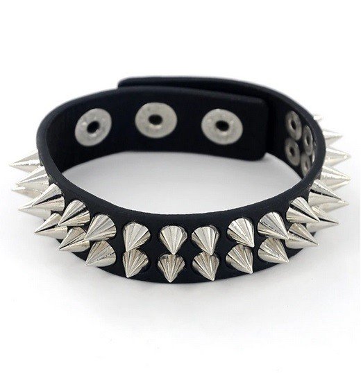 Stylový kožený náramek s kovovými hroty - typ 2
