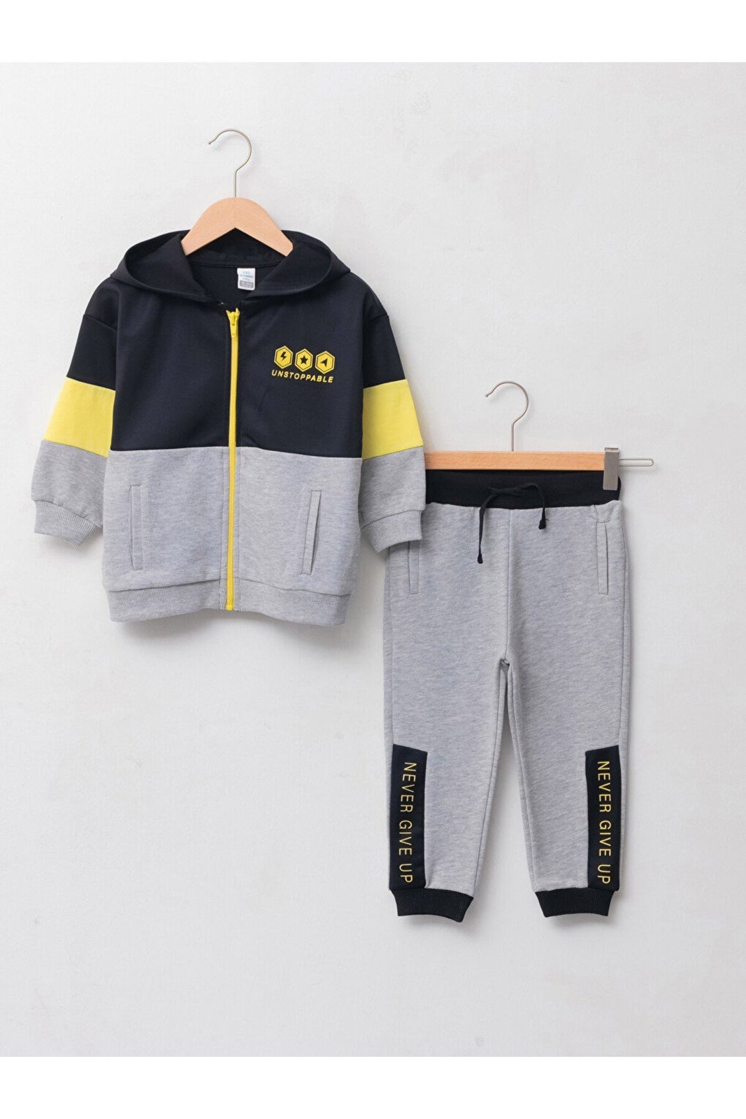 LC Waikiki 2-Piece Hooded Long Sleeve Printed Baby Boy Zippered Sweatshirt and Jogger Pants