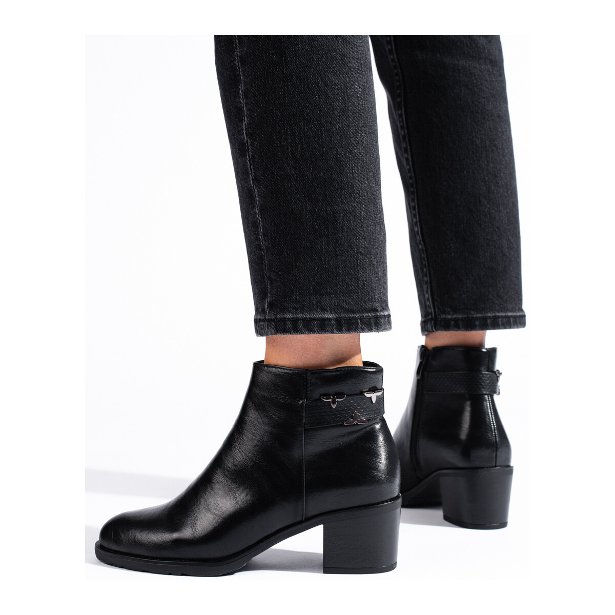 Daszynski  Výborné černé dámské  kotníčkové boty na plochém podpatku  ruznobarevne