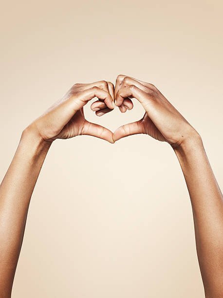 Paper Boat Creative Umělecká fotografie Hands forming a cute heart shape, Paper Boat Creative, (30 x 40 cm)