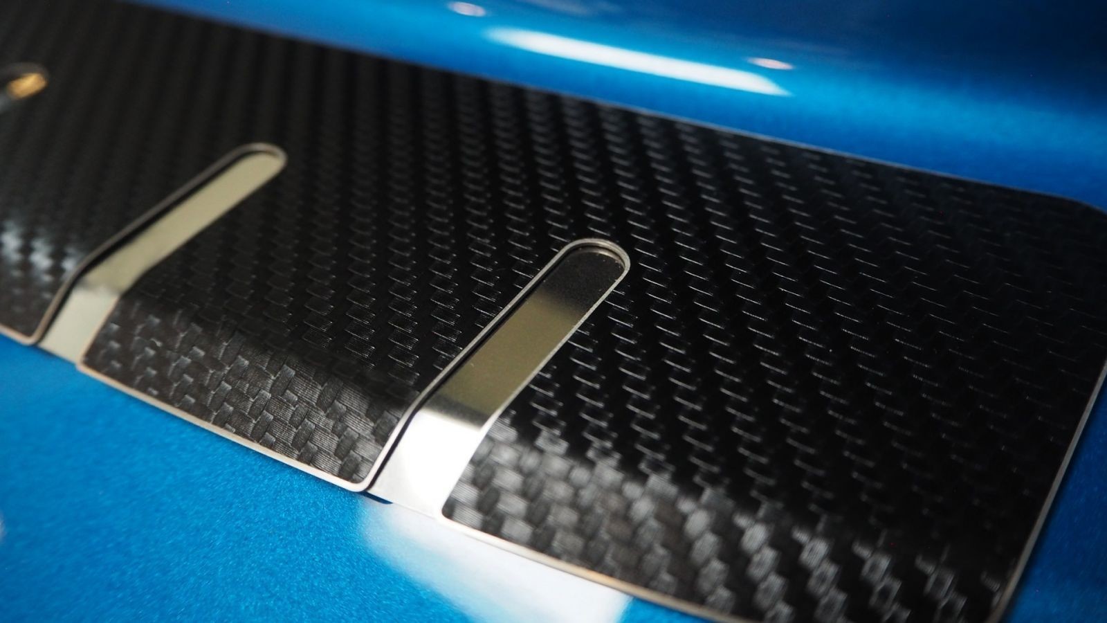Alufrost Nerez kryt prahu pátých dveří (+karbonová folie) FORD C-MAX II / GRAND C-MAX 2010-2019