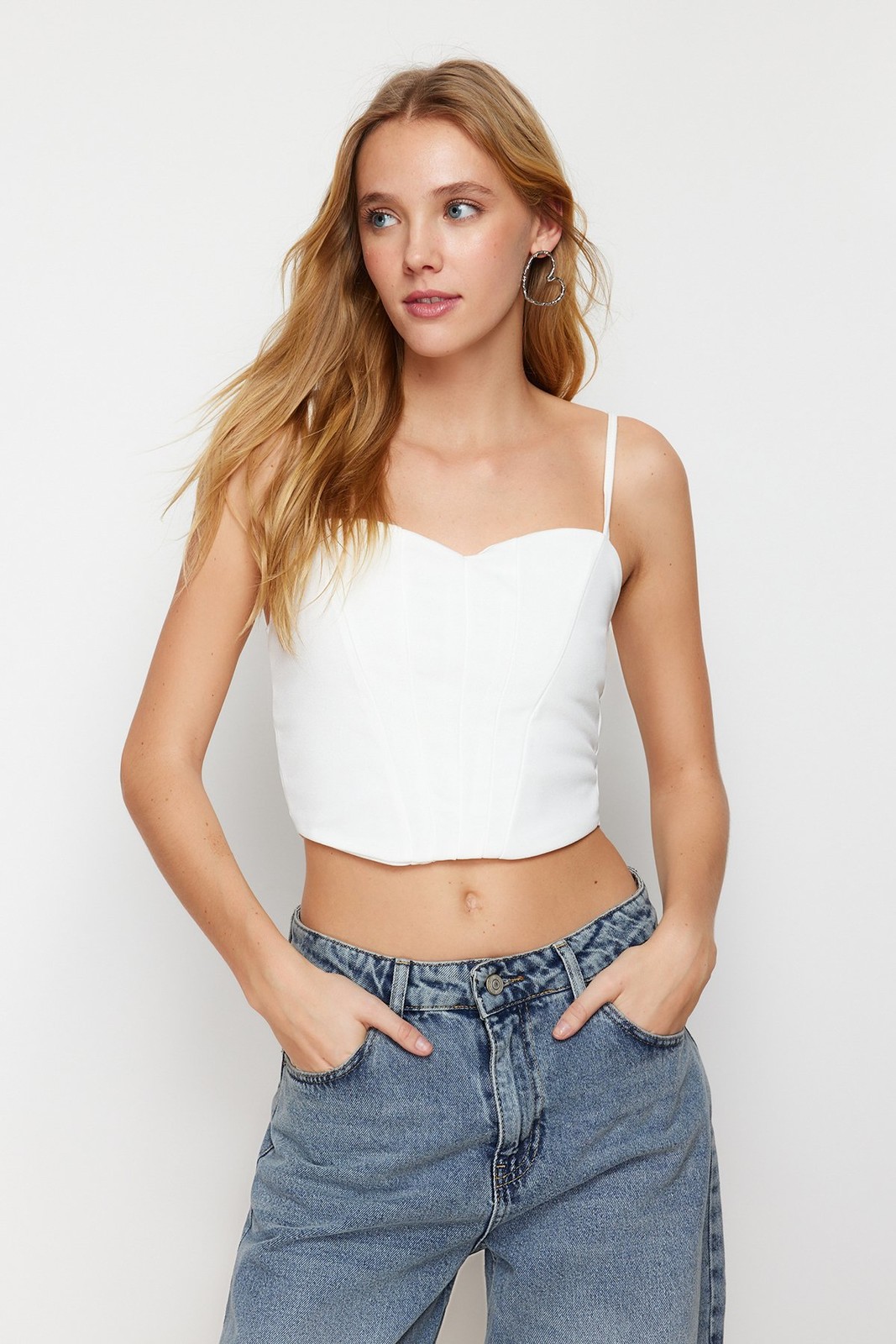 Trendyol White Fitted Crop Strap Crepe Knitted Bustier